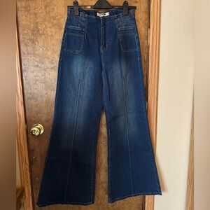 High-Rise Dark Blue Wide-Leg Jeans with Front Patch Pockets
